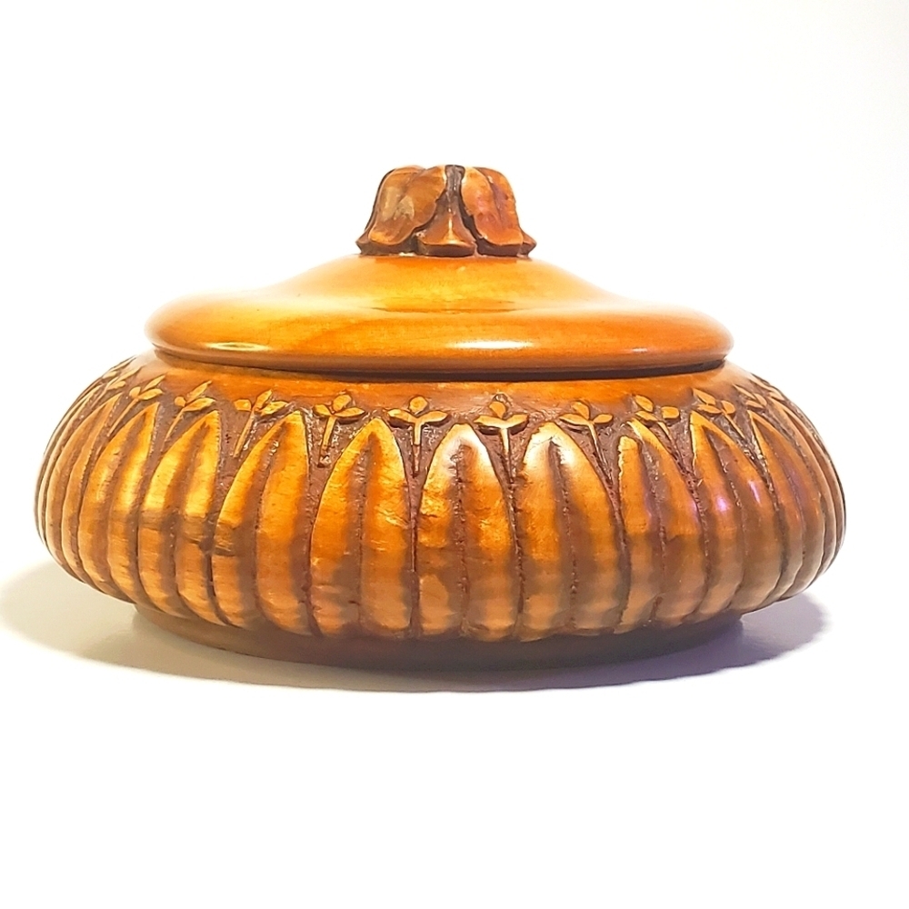 Hand Carved Roun Wooden Decorative Box with Lid Trinket Holder